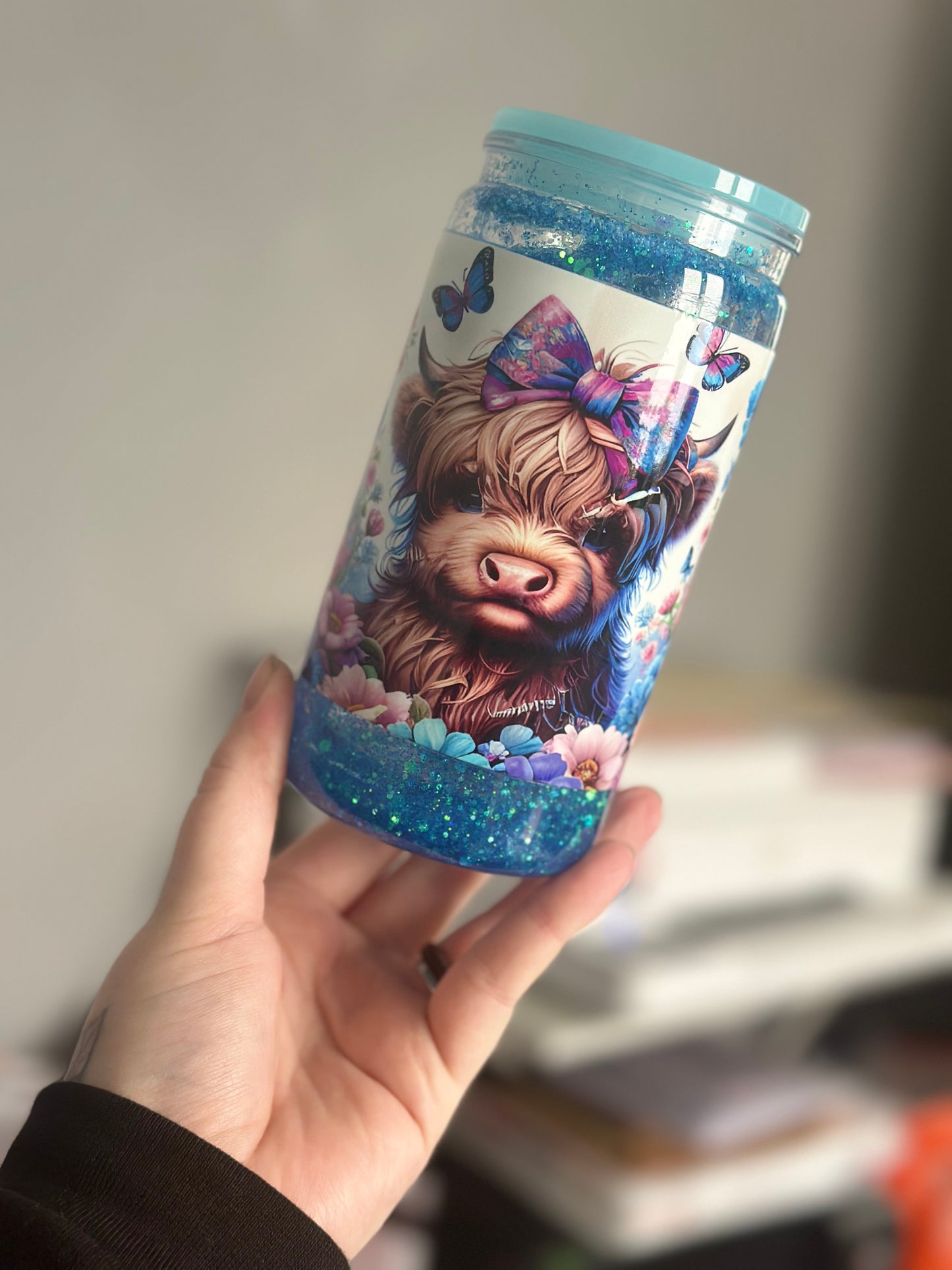 Highland cow glitter snow glob tumbler